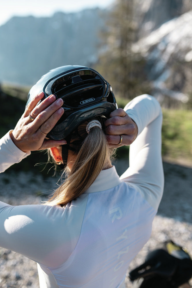 Abus Taipan picture woman ponytail