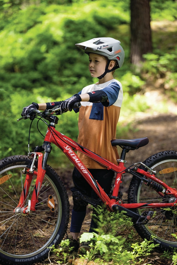 Abus Youdrop FF Ti Silver 48-55 cm. Grå fullface cykelhjelm til børn med kæbebeskytter